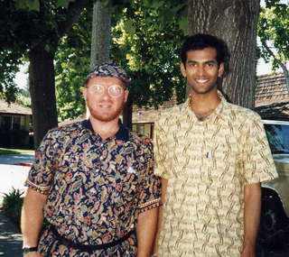 Singapore Airlines Adam and hostesses