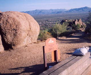 Pinnacle Peak running trail and view