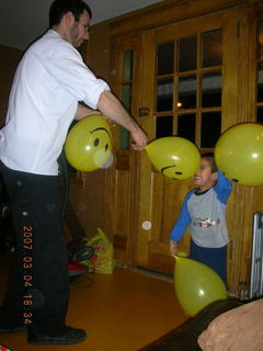 Gaby's fourth birthday - Eric, Gaby -- balloons
