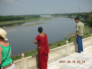 89 69e. Taj Mahal - Yamuna River