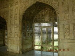 261 69e. Agra Fort