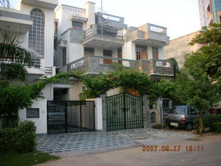 12 69f. morning run, Gurgaon, India - nice houses