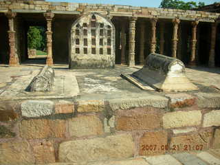 92 69h. Qutub Minar, Delhi - columns