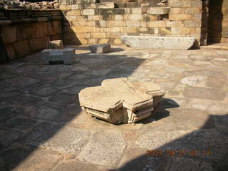 124 69h. Qutub Minar, Delhi - sitting area