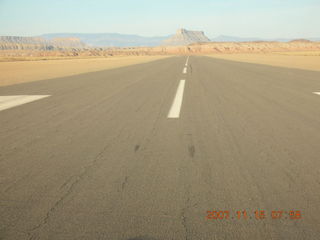 86 6bf. Utah at dawn - Hanksville Airport (HVE)