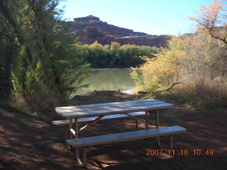 169 6bg. Canyonlands National Park - Lathrop Trail hike