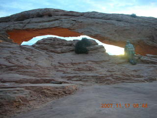3 6bh. Canyonlands National Park - Mesa Arch dawn