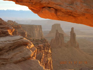 36 6bh. Canyonlands National Park - Mesa Arch dawn