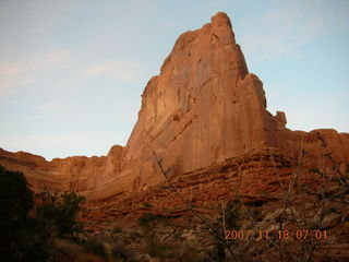 4 6bj. Arches National Park - Park Avenue Trail at daybreak