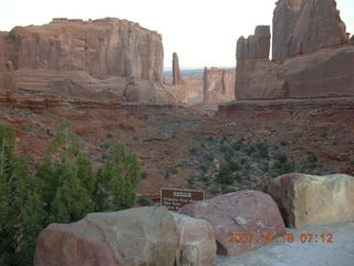 13 6bj. Arches National Park - Park Avenue Trail at daybreak
