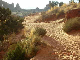 73 6bj. Arches National Park - double arch trail