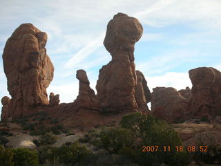 77 6bj. Arches National Park - Balanced Rock