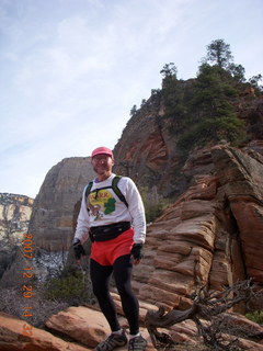94 6cv. Zion National Park - Angels Landing hike - Adam - knife edge