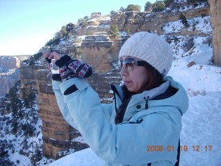 Grand Canyon - Bright Angel trail - Sonia taking a picture