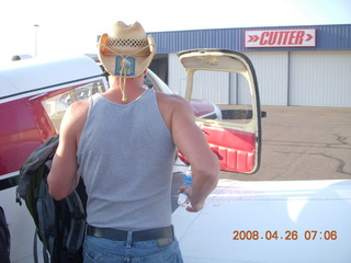 1 6gs. Dustin outside N4372J