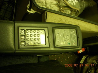 9 6kt. United Airlines first-class seat SFO-PVG remote control