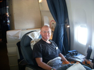 15 6kt. United Airlines first-class seat SFO-PVG - Adam