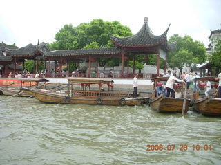 146 6kv. eclipse - Shanghai - Zhu Jia Jiao village - boat ride