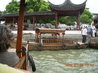 148 6kv. eclipse - Shanghai - Zhu Jia Jiao village - boat ride