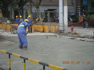 405 6kv. eclipse - Shanghai - construction crew in blue