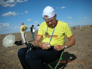 2 6l1. eclipse - Jiayuguan - Gobi Desert - Bill Spears getting ready