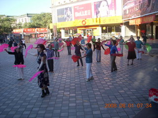 65 6l1. eclipse - Jiuquan morning run - Tai Chi people