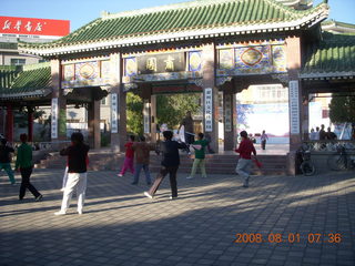 70 6l1. eclipse - Jiuquan morning run - Tai Chi people