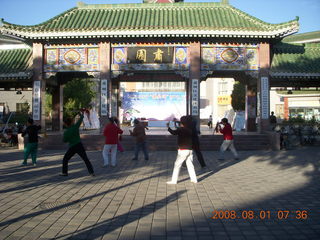 72 6l1. eclipse - Jiuquan morning run - Tai Chi people