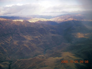 77 6n5. aerial - Washington, Idaho, Oregon flight - Snake River canyon
