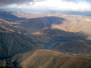 99 6n5. aerial - Washington, Idaho, Oregon flight - Snake River canyon