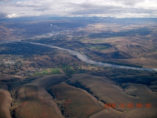102 6n5. aerial - Washington, Idaho, Oregon flight - Snake River canyon