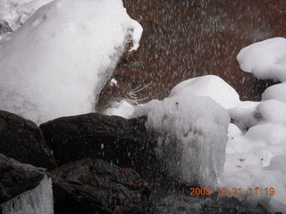 166 6qm. Zion National Park - Emerald Pools hike - icicles