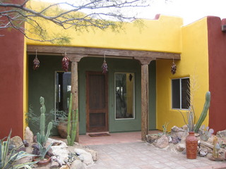 beths' pictures - Dita's partly-yellow house