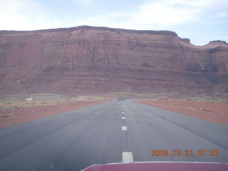 42 6tm. Monument Valley Airport (UT25) - no go-arounds