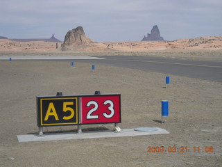 19 6tm. Kayenta Airport (0V7)