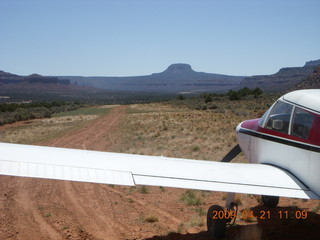 130 6um. Fry Canyon (UT74) - N4372J and runway