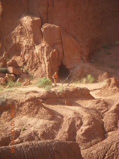 292 704. Escalante to Kodachrome - Panorama trail - Cool Cave - Adam
