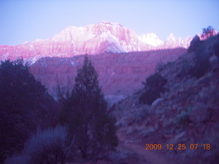 1 72r. Zion National Park - Watchman hike - first sun