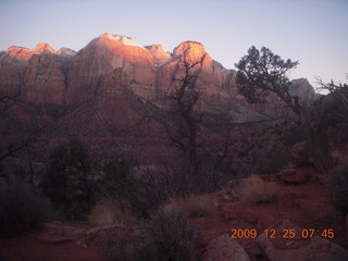 9 72r. Zion National Park - Watchman hike - first sun