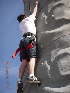Gila Bend (E63) fly in - young guy climbing 'plastic pigs's nose' rocks