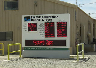 Sean's picture - folks at Bagdad Airport (E51)
