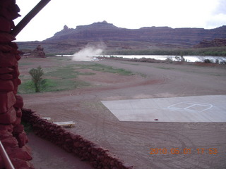 189 771. Tangri-la (UT68), Caveman Ranch - Pilatus landing
