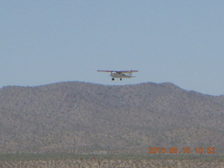 Alamo Lake airstrip - landing airplane