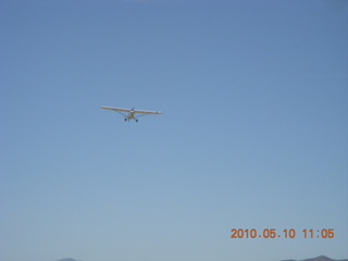 Alamo Lake airstrip - landing airplane