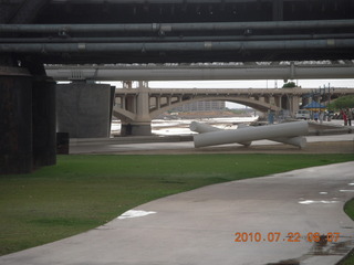 Tempe Town lake run without water - bridge