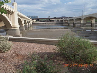Tempe Town lake run without water - bridges