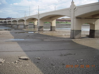 Tempe Town lake run without water - bridge