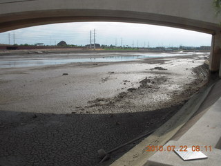 Tempe Town lake run without water - bridge