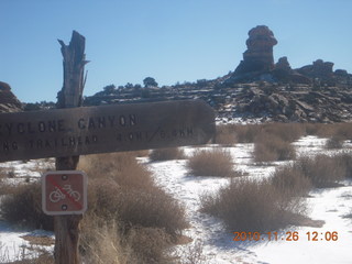 107 7ds. Moab trip - Needles - Confluence Overlook hike - sign