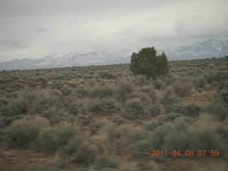 17 7j8. dirt road drive to Anticline Overlook